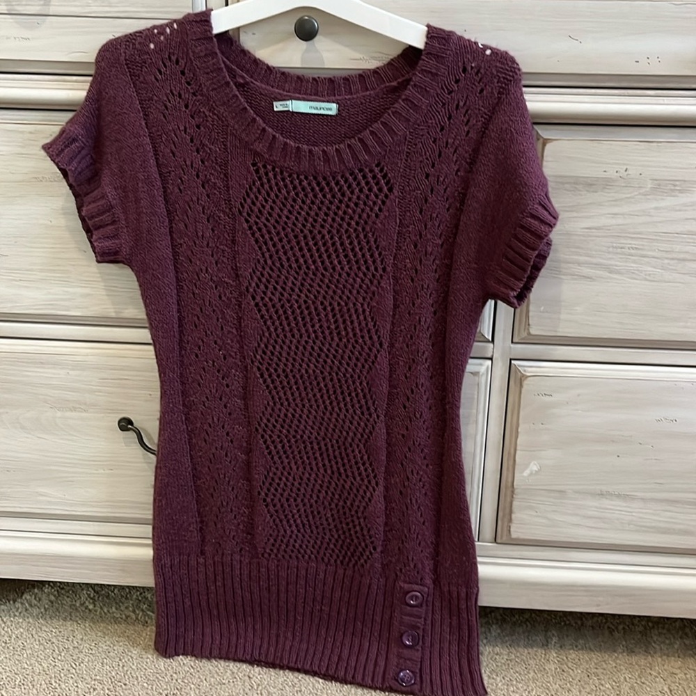 Women’s top. Maroon
